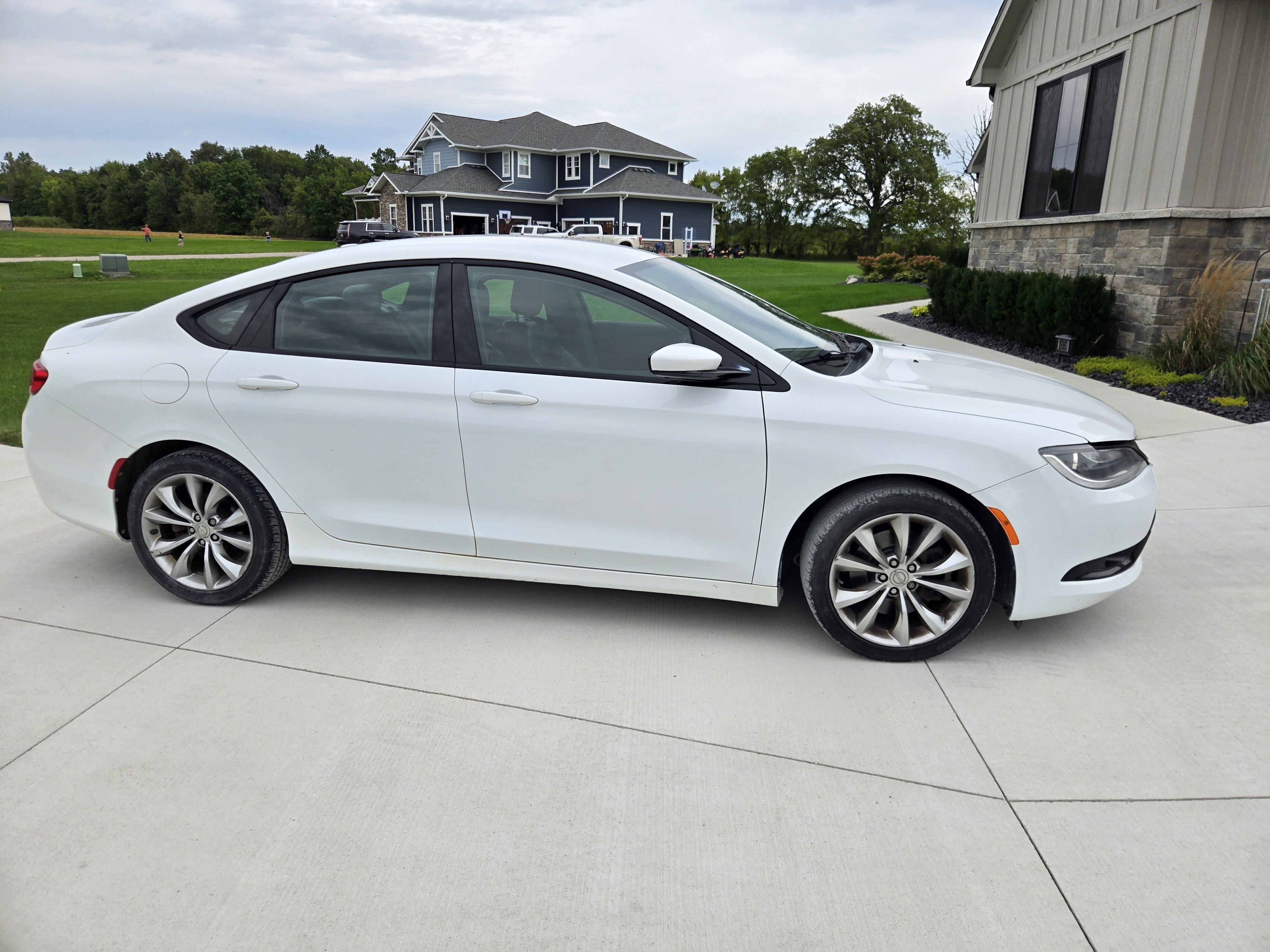 Used 2016 Chrysler 200 S w/ Comfort Group FWD image 5