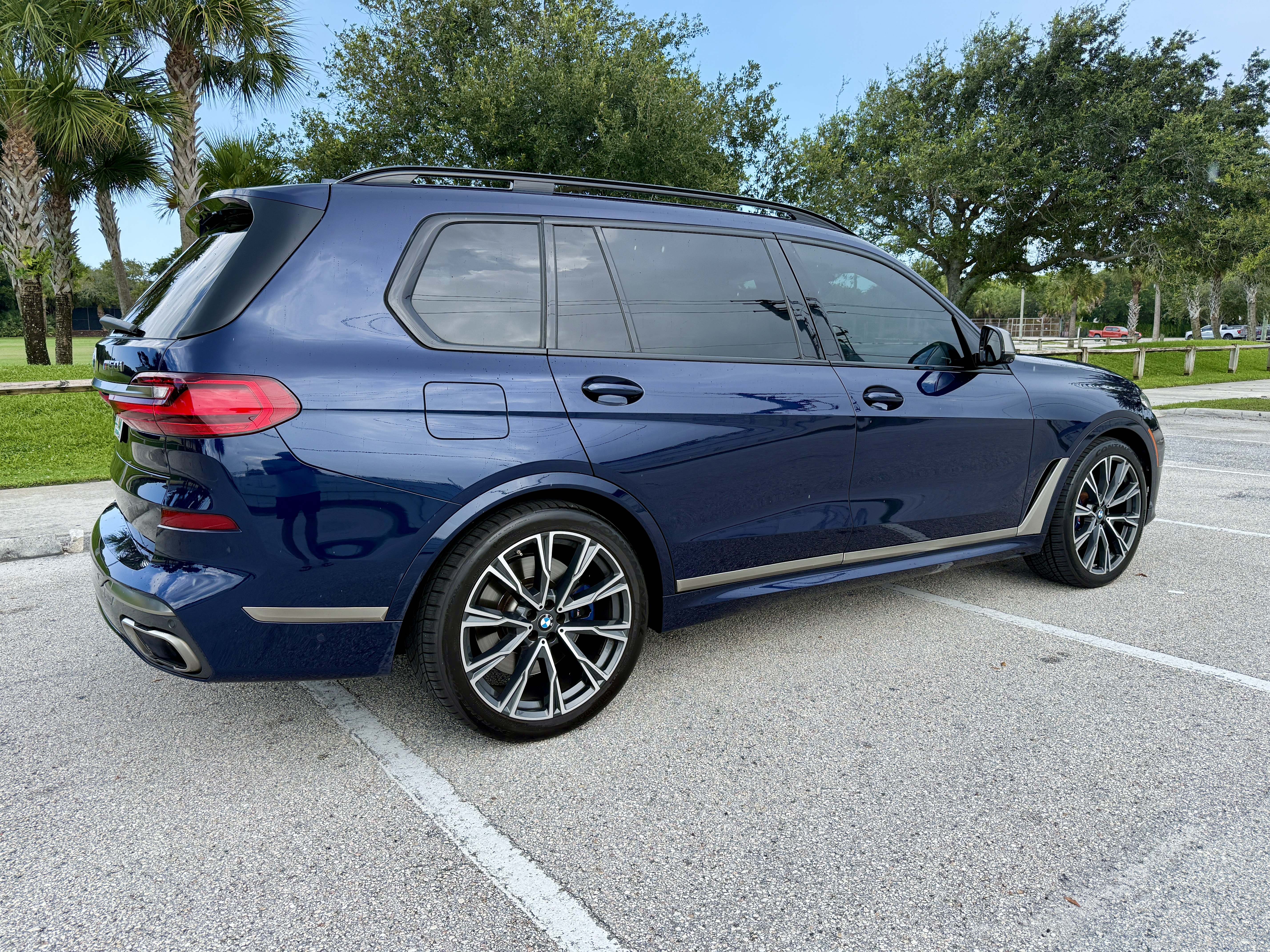 Used 2021 BMW X7 M50i w/ Dynamic Handling Package AWD/4WD image 9