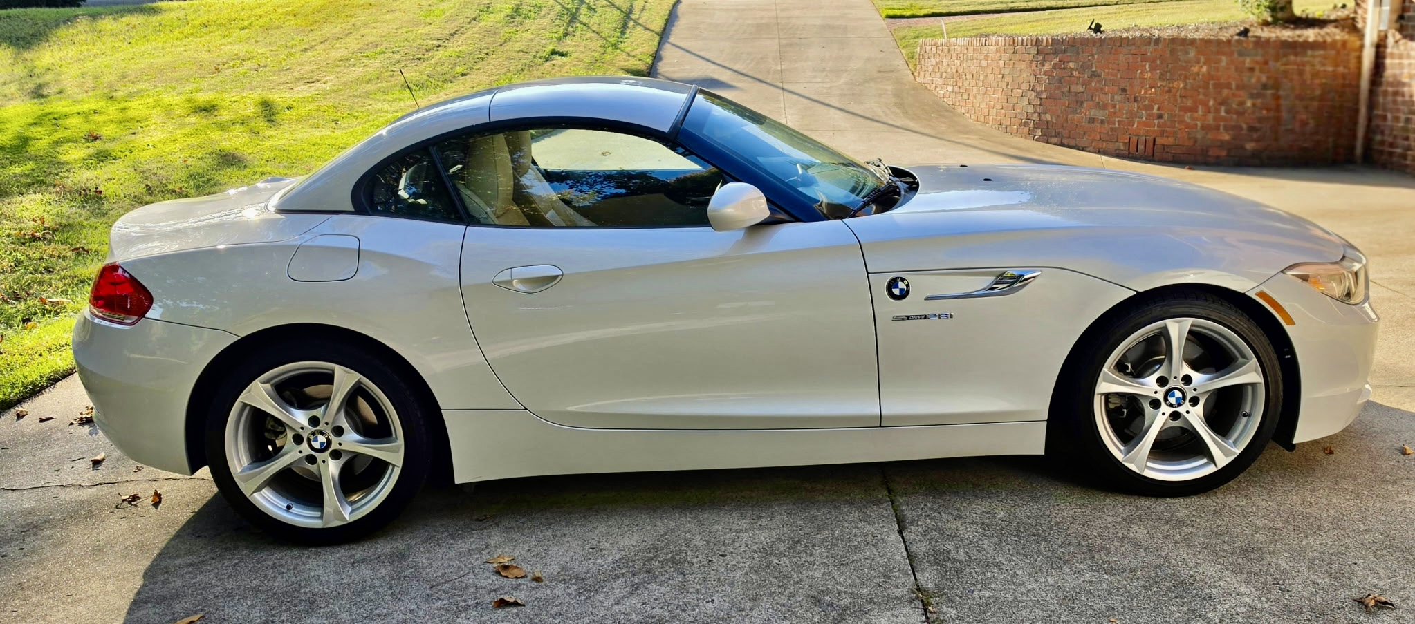 Used 2014 BMW Z4 sDrive28i RWD image 1