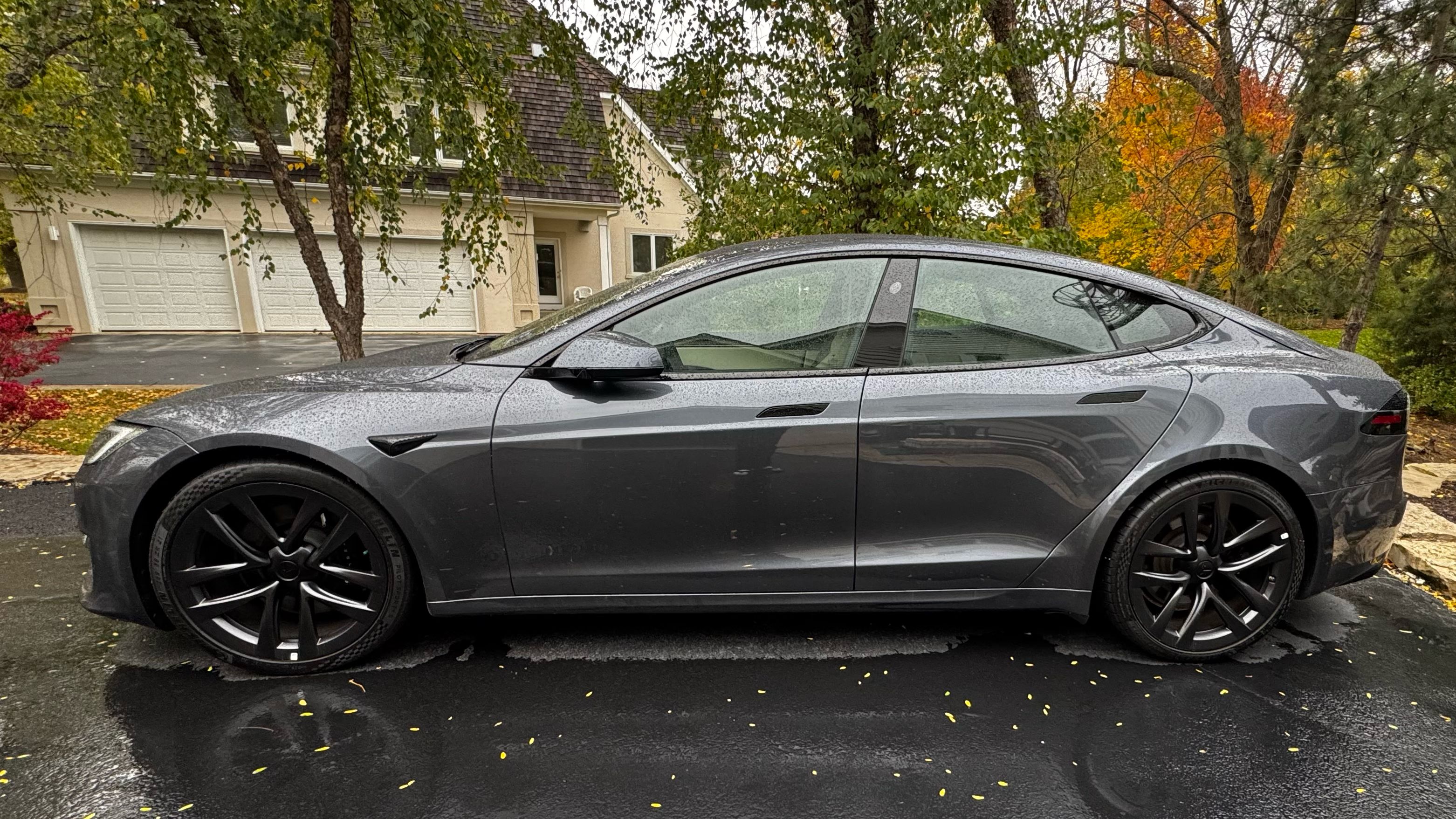 Used 2022 Tesla Model S Standard Range AWD/4WD image 1