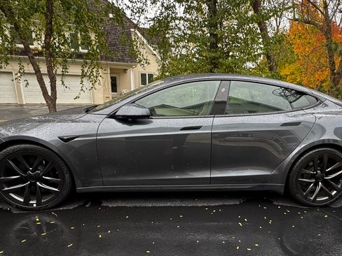 Used 2022 Tesla Model S Standard Range image 1