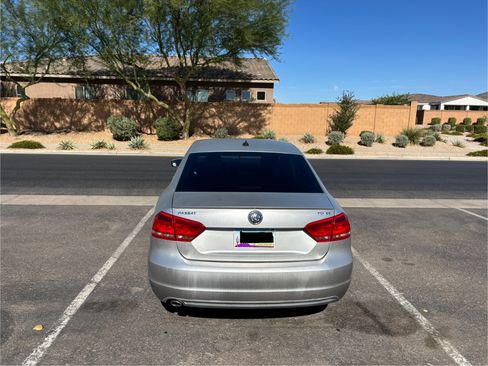 Used 2013 Volkswagen Passat TDI SE image 5