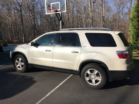 Used 2009 GMC Acadia SLT w/ Visibility Package image 1