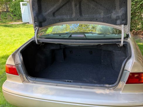Used 2001 Toyota Camry LE FWD image 10