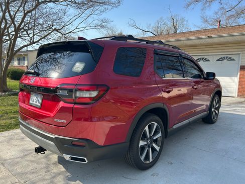 Used 2023 Honda Pilot Touring image 5