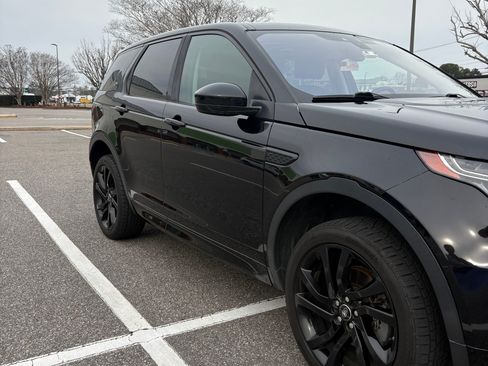 Used 2018 Land Rover Discovery Sport HSE image 12