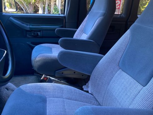 Used 1994 Ford E-350 and Econoline 350 Club Wagon image 9