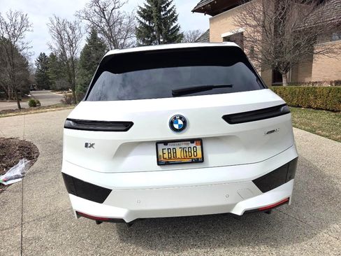 Used 2023 BMW iX xDrive50 w/ Premium Package image 5