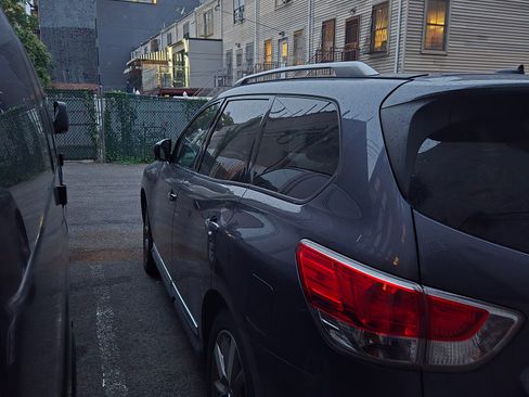 Used 2014 Nissan Pathfinder Platinum w/ Platinum Premium Package image 5