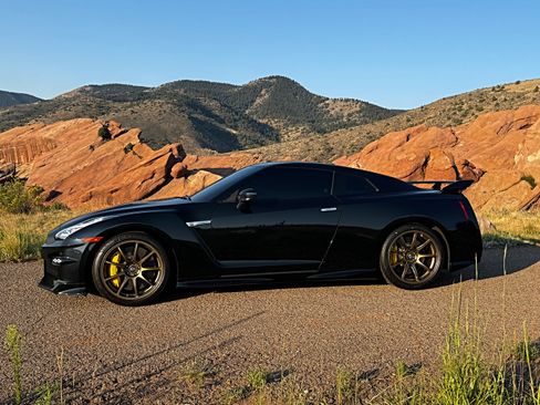 Used 2024 Nissan GT-R w/ Floor Mat Package AWD/4WD image 18