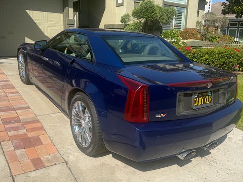 Used 2004 Cadillac XLR RWD image 2