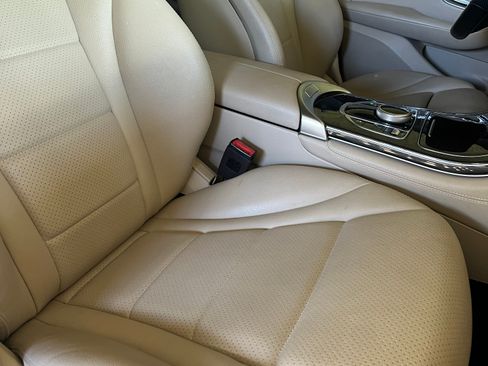 Used 2019 Mercedes-Benz GLC 300 w/ Premium Package image 11
