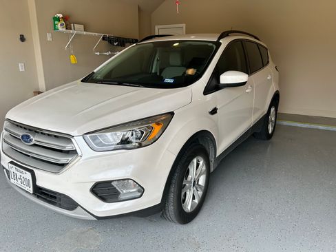 Used 2018 Ford Escape SEL AWD/4WD image 2
