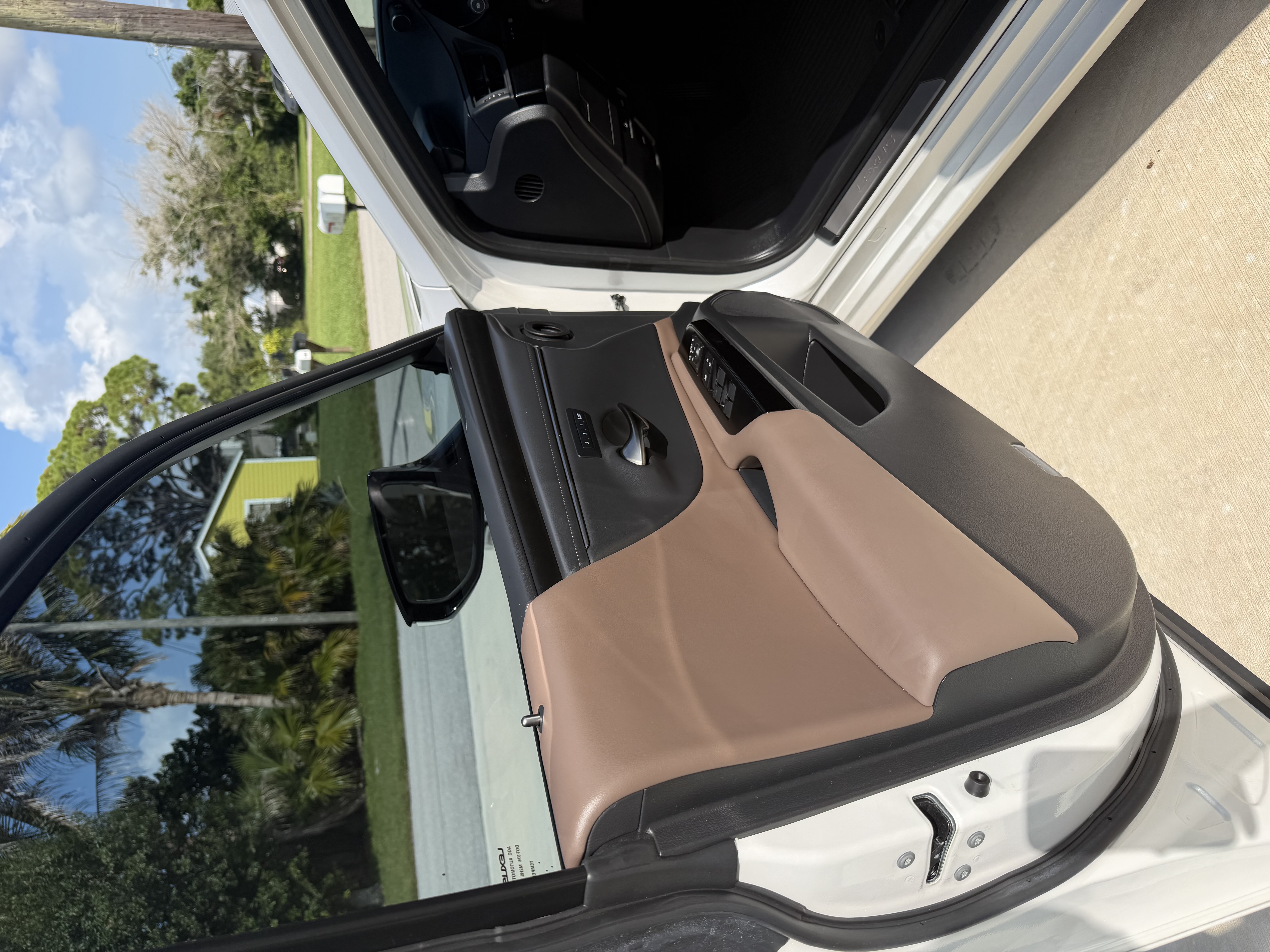 Used 2022 Lexus ES 350 w/ Premium Package FWD image 10