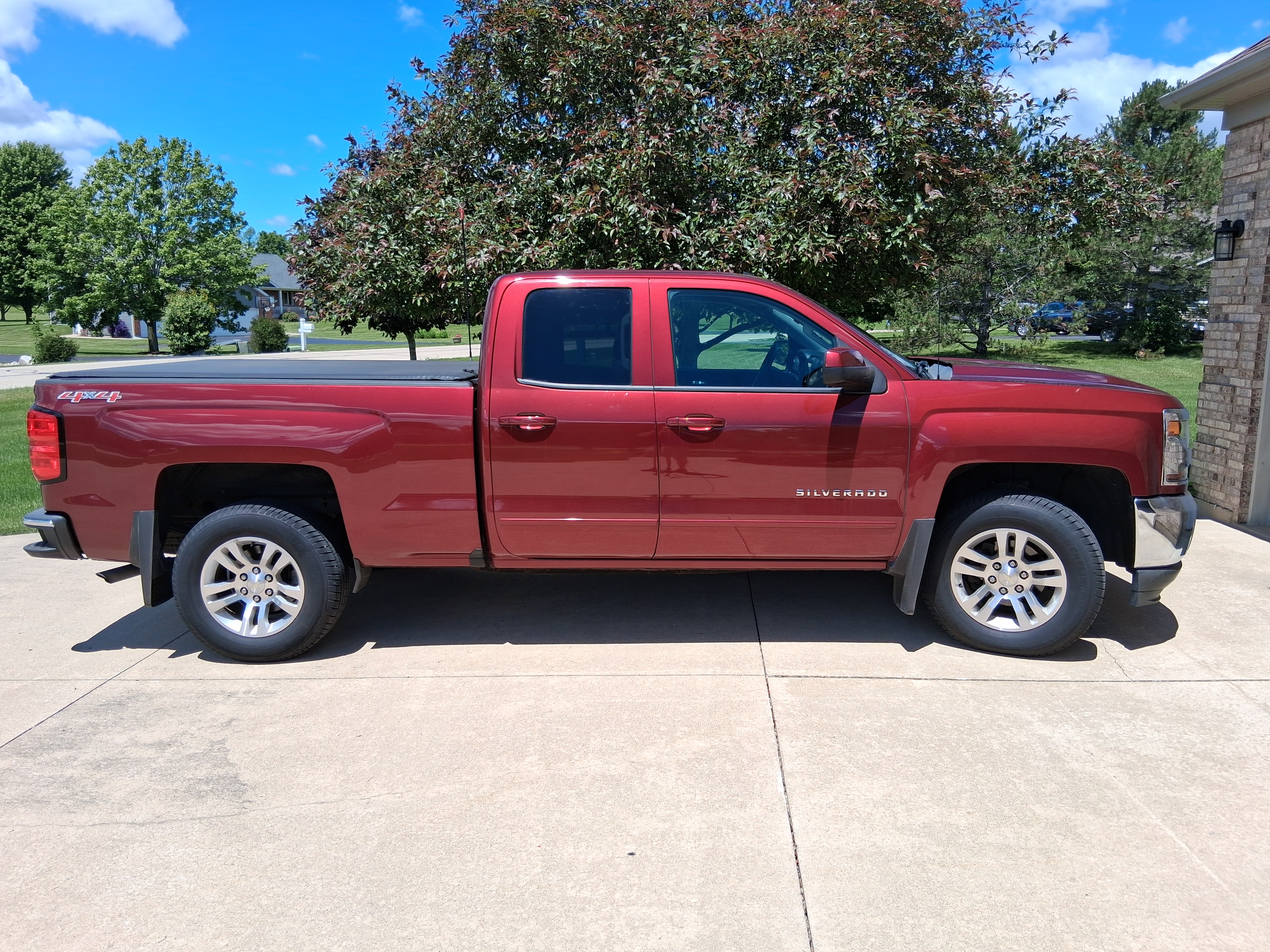 Used 2017 Chevrolet Silverado 1500 LT w/ All Star Edition AWD/4WD image 1
