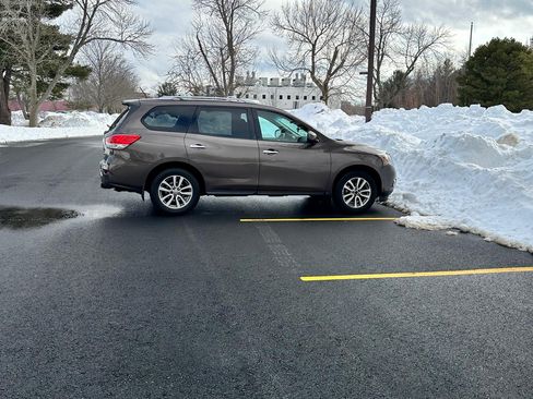 Used 2015 Nissan Pathfinder SV w/ Cargo Package image 4