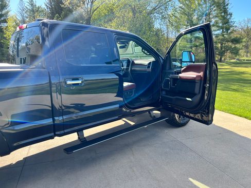 Used 2022 Ford F350 Platinum w/ Tremor Off-Road Package AWD/4WD image 8