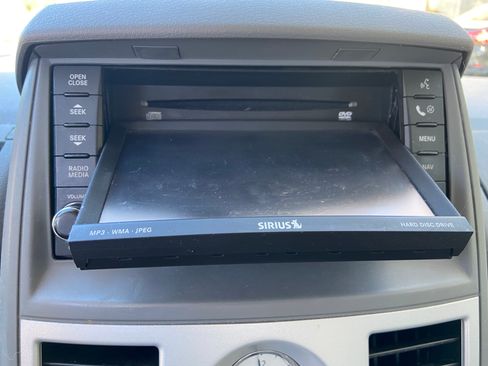 Used 2009 Chrysler Town & Country Touring image 17