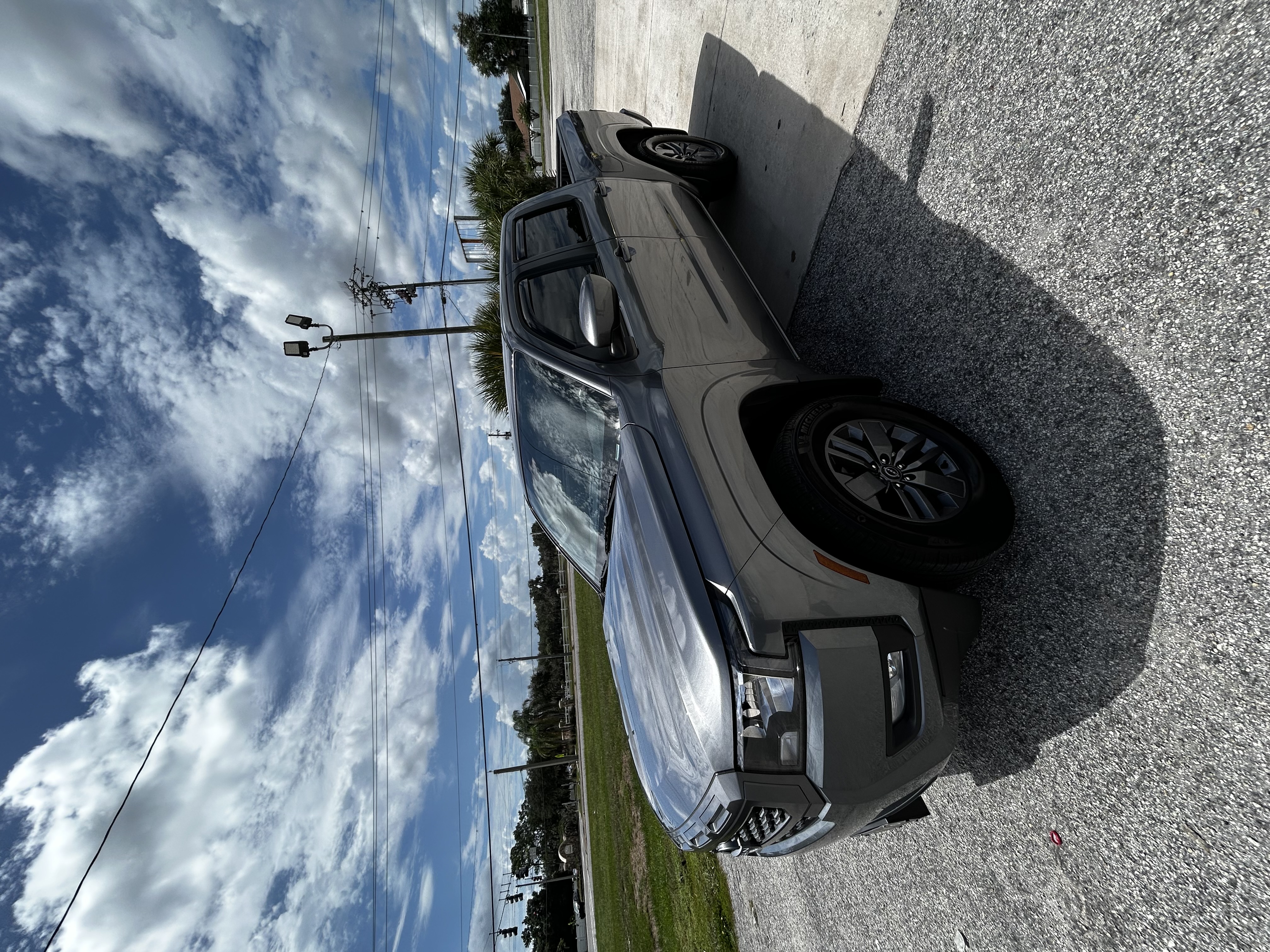 Used 2025 Nissan Frontier SV w/ SV Convenience Package RWD image 2