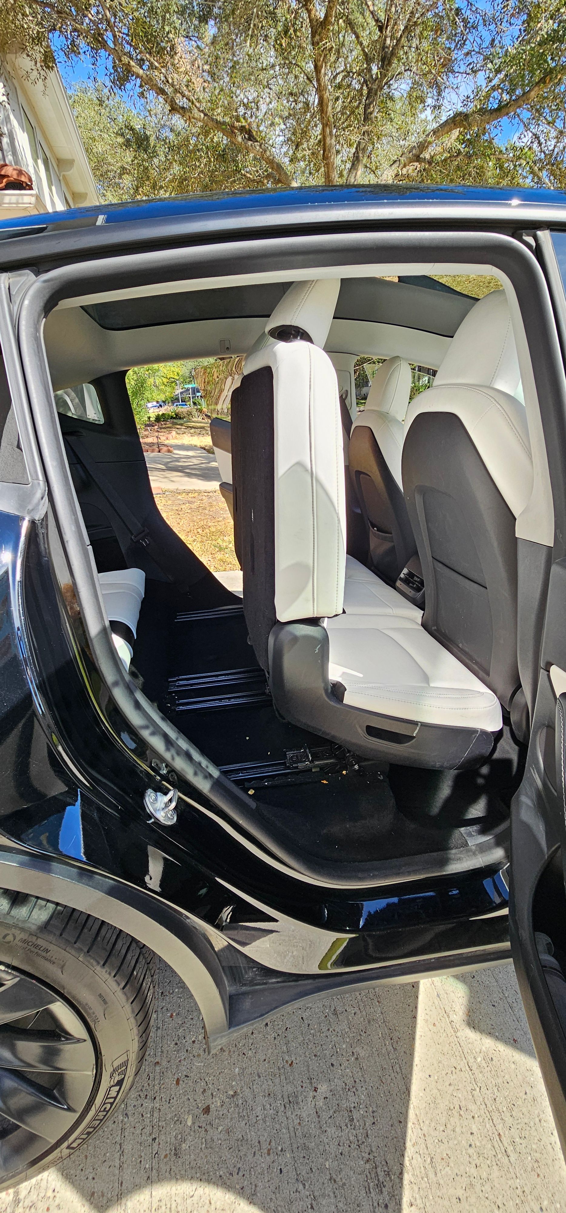 Used 2022 Tesla Model Y Long Range AWD/4WD image 17