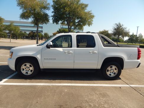 Used 2011 Chevrolet Avalanche LS RWD image 20