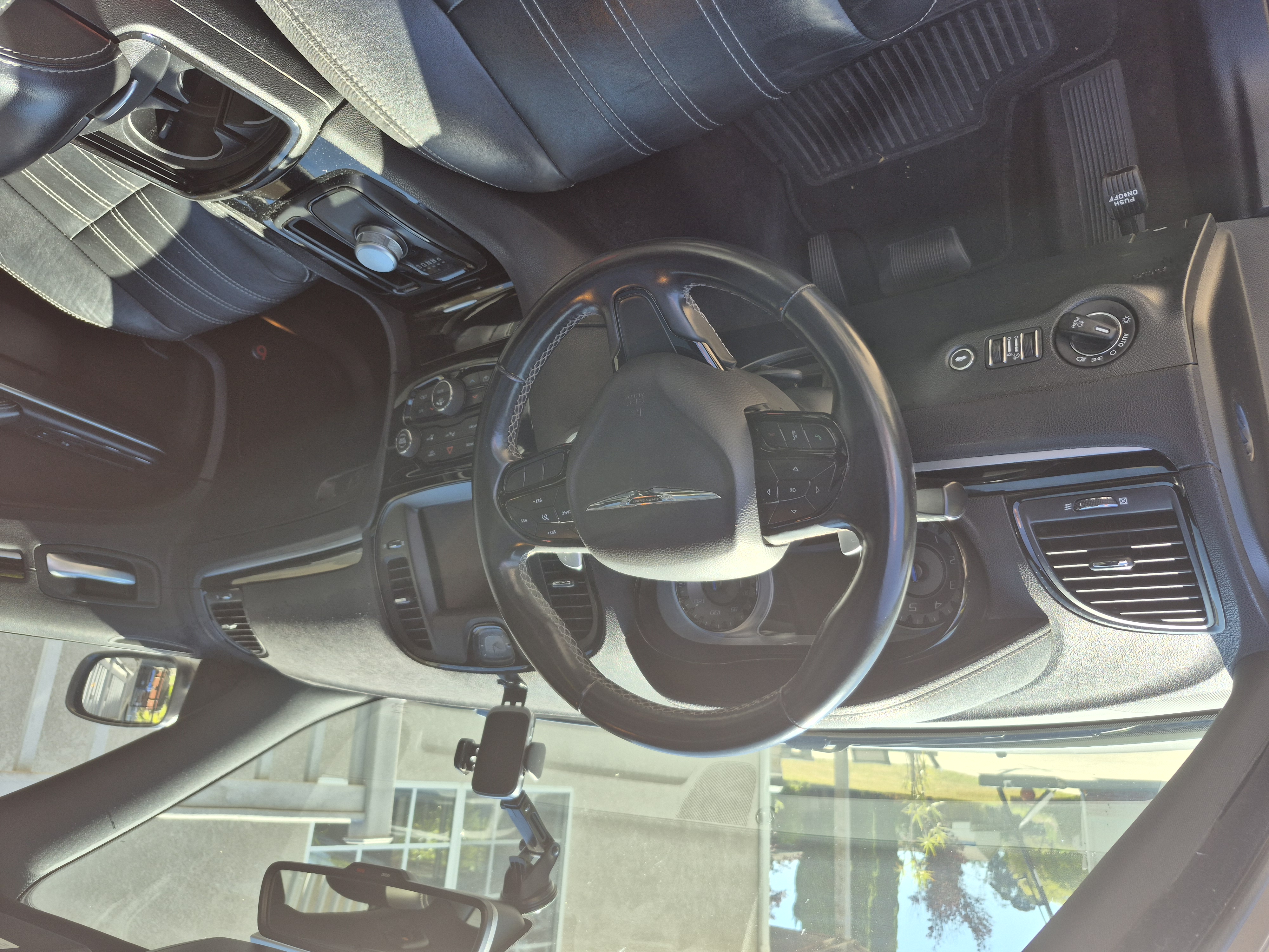 Used 2018 Chrysler 300 S w/ 300S Premium Group RWD image 8