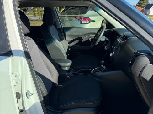 Used 2018 Kia Soul + FWD image 22