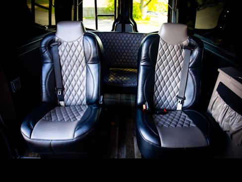 Used 2018 Mercedes-Benz Sprinter 2500 image 4