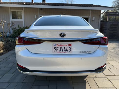 Used 2023 Lexus ES 300h w/ Premium Package image 15