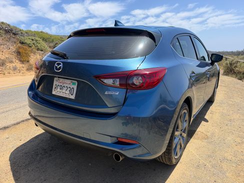 Used 2018 MAZDA MAZDA3 Touring FWD image 10