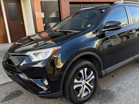 Used 2017 Toyota RAV4 LE image 2