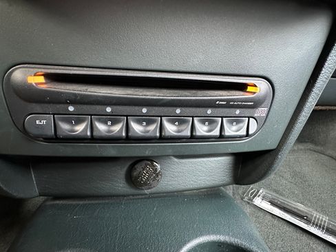 Used 2004 Chrysler Sebring Limited image 6