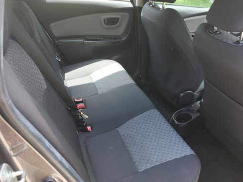 Used 2017 Toyota Yaris LE image 4