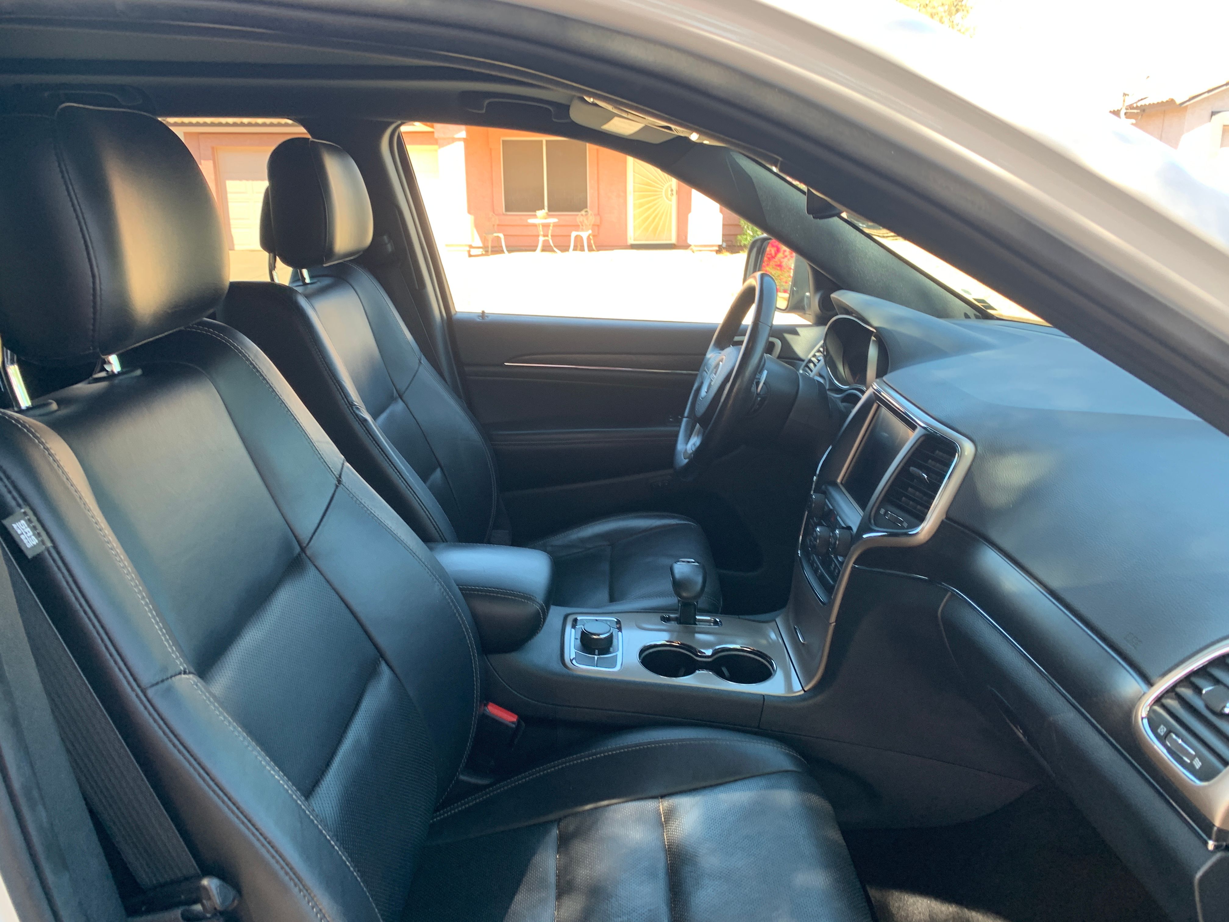 Used 2015 Jeep Grand Cherokee Limited w/ Luxury Group II AWD/4WD image 14