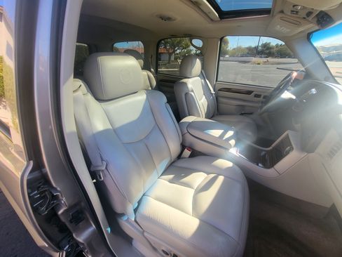 Used 2003 Cadillac Escalade AWD w/ Marketing Vehicle Package image 19