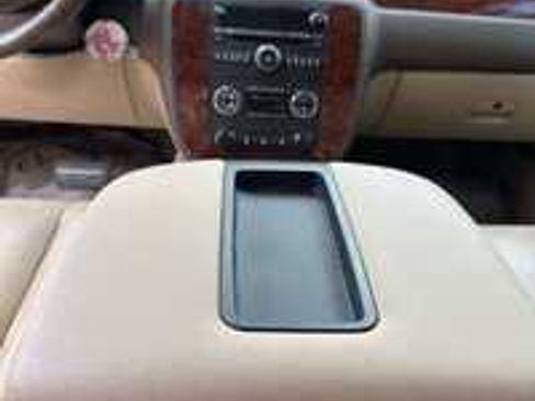 Used 2009 Chevrolet Avalanche LTZ image 6