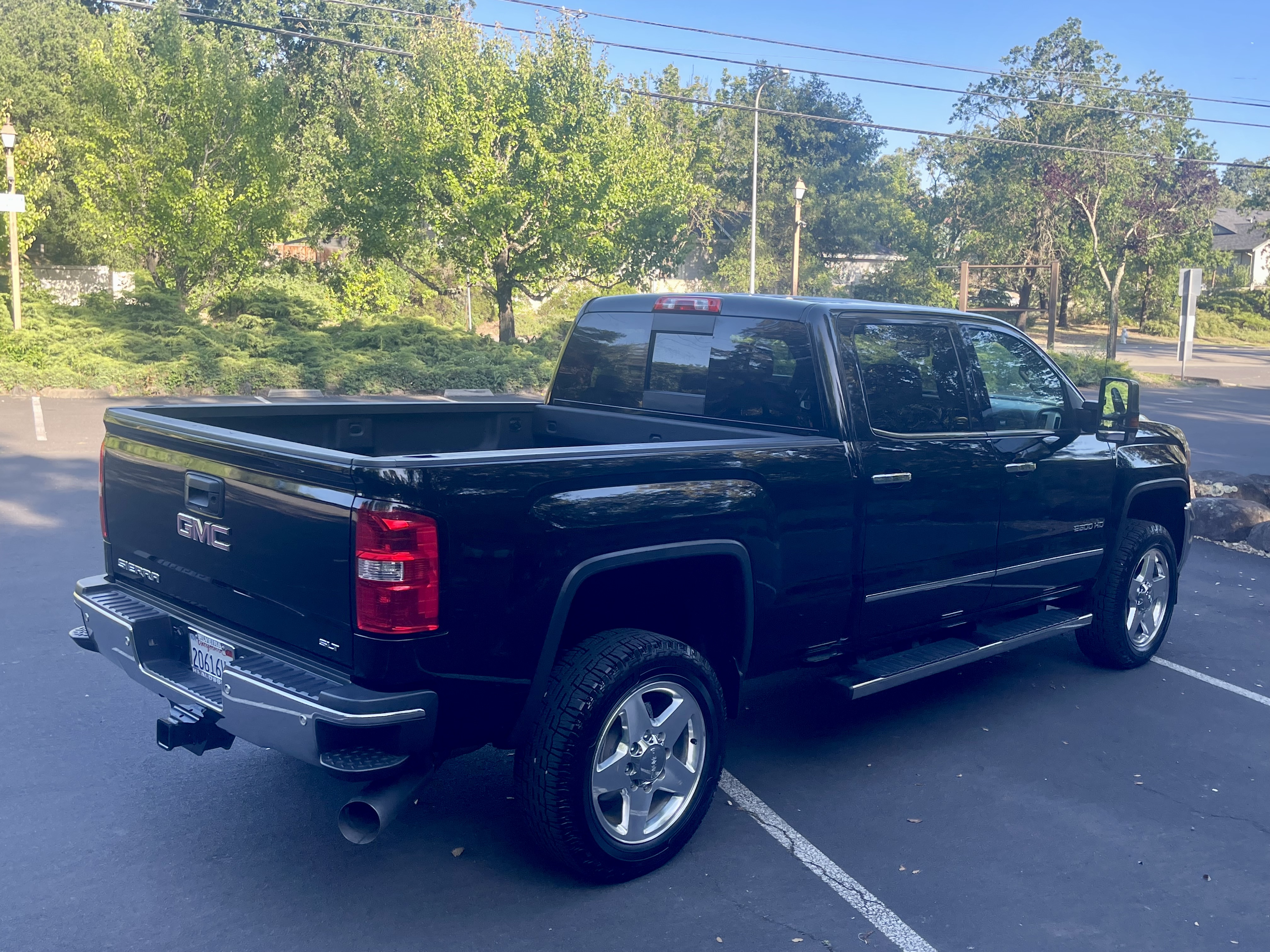 Used 2015 GMC Sierra 2500 SLT w/ Duramax Plus Package AWD/4WD image 5