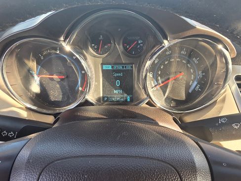 Used 2015 Chevrolet Cruze Diesel FWD image 10
