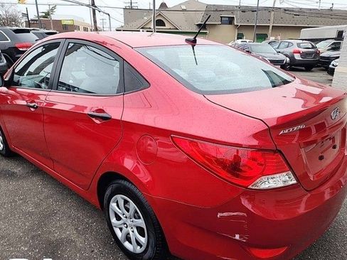 Used 2012 Hyundai Accent GLS FWD image 4