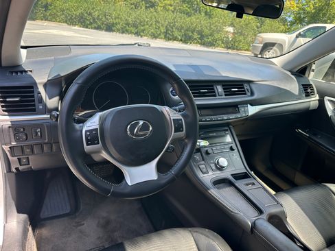 Used 2013 Lexus CT 200h FWD image 11