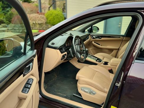 Used 2024 Porsche Macan image 9
