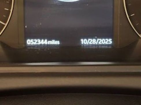 Used 2019 Land Rover Range Rover Velar S image 12