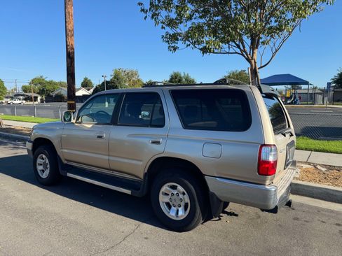 Used 2001 Toyota 4Runner SR5 image 2