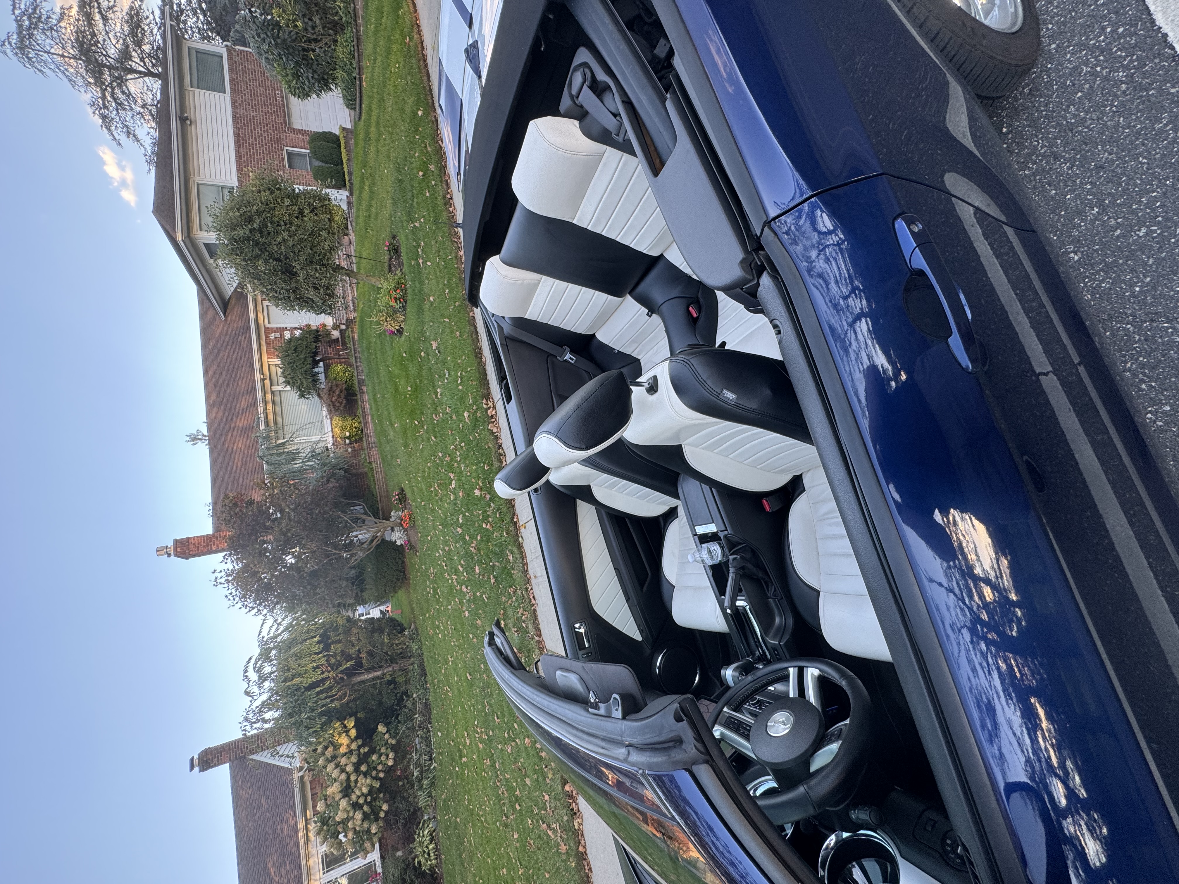 Used 2010 Ford Mustang GT Premium RWD image 4