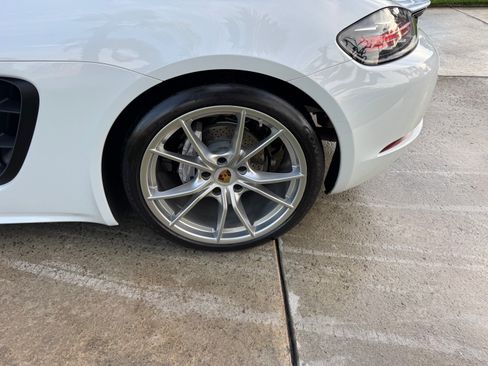 Used 2019 Porsche 718 Cayman image 12