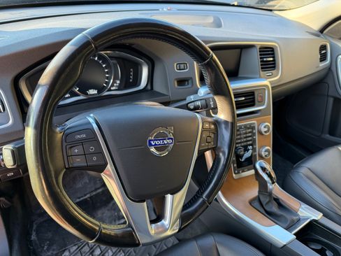 Used 2016 Volvo S60 T5 Premier w/ Climate Package image 9