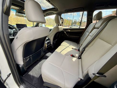 Used 2023 Lexus GX 460 w/ Black Line Special Edition AWD/4WD image 16