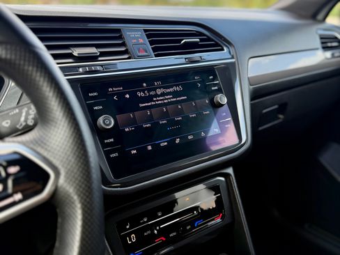 Used 2022 Volkswagen Tiguan SE R-Line image 14