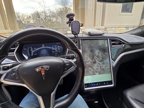 Used 2015 Tesla Model S 85D image 13