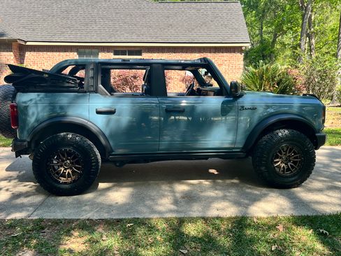 Used 2023 Ford Bronco Black Diamond image 1